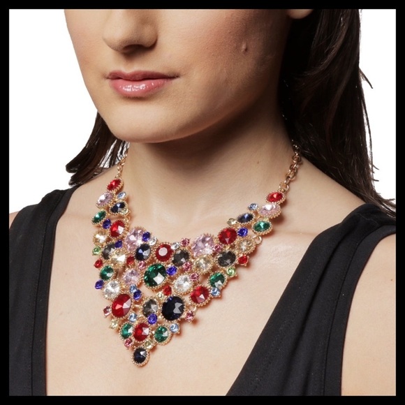 Amrita SINGH Agatha Bib Necklace Gold & Ruby Austrian Crystals - Picture 2 of 3